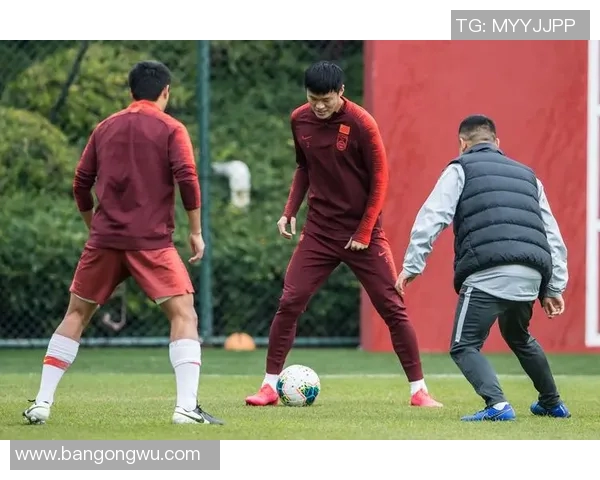 国足迎战阿联酋8月19日激情对决期待精彩表现与胜利荣耀 国足迎战阿联酋8月19日激情对决期待精彩表现与胜利荣耀