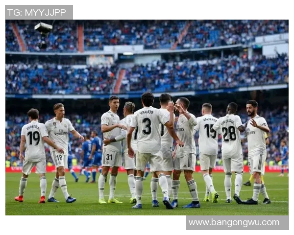 哈维西蒙斯:新星崛起的足球天才与未来的无限可能 哈维西蒙斯:新星崛起的足球天才与未来的无限可能